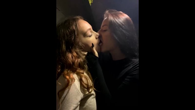 Модель пососала на камеру
